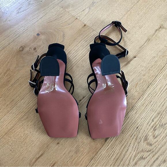 Superdown - Revolve Lawson Heel in Black - Picture 4 of 10